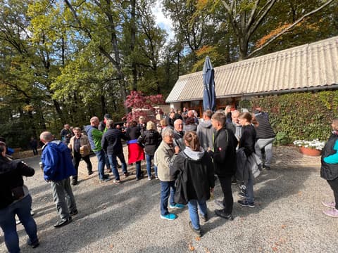 Dicht gedrängte Besucher auf dem Weg zur Hochsteinbaude